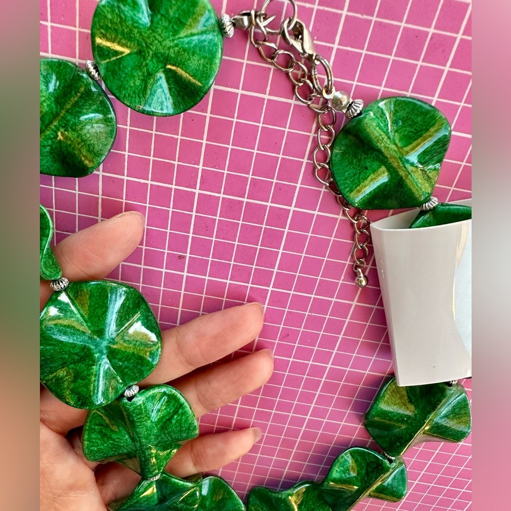 Nine West Vibrant Green lotus leaves Necklace 22” - Picture 7 of 8